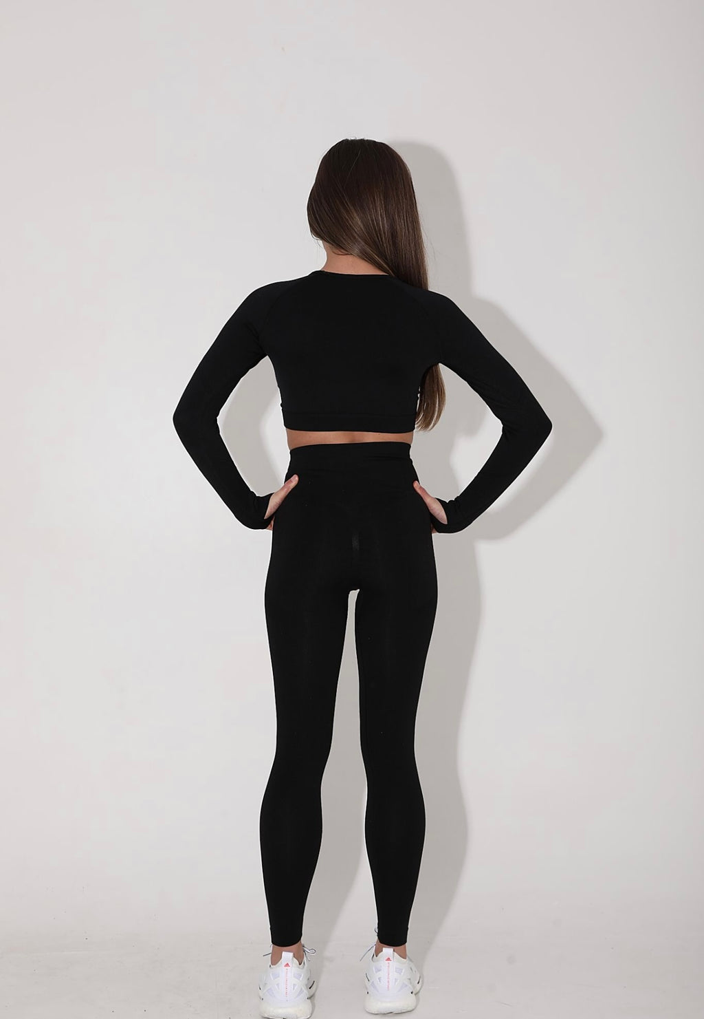 Black Long Sleeved Gym Crop Top